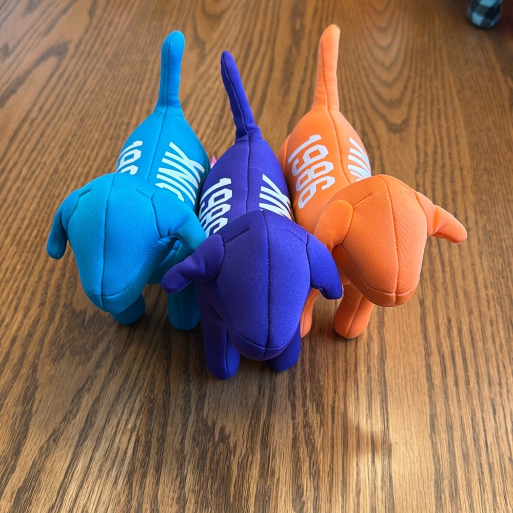 VS PINK Dogs